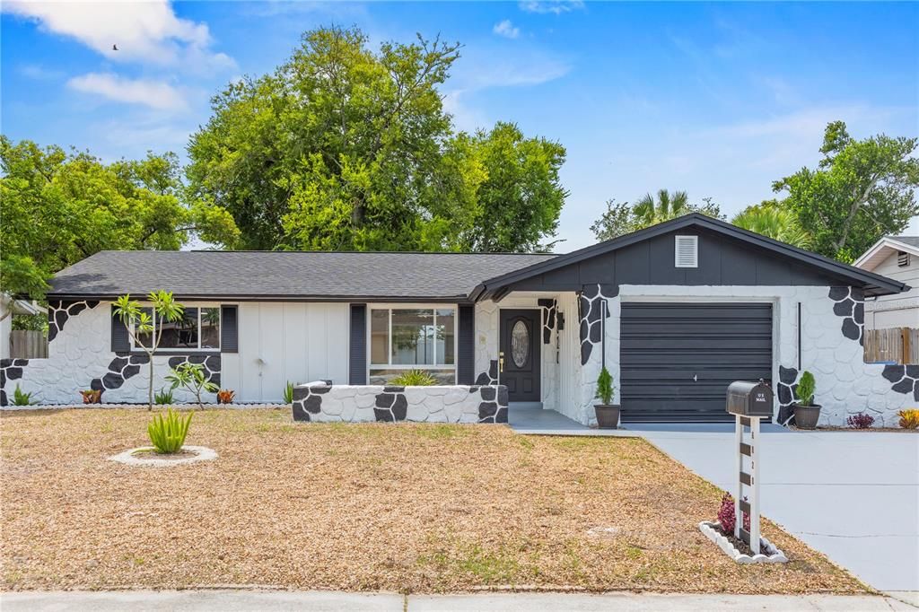 For Sale: $295,000 (3 beds, 2 baths, 1298 Square Feet)