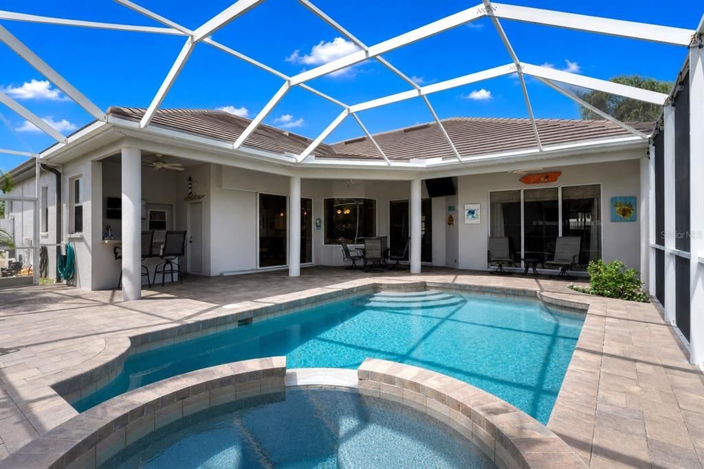 En Venta: $784,900 (4 camas, 3 baños, 2822 Pies cuadrados)