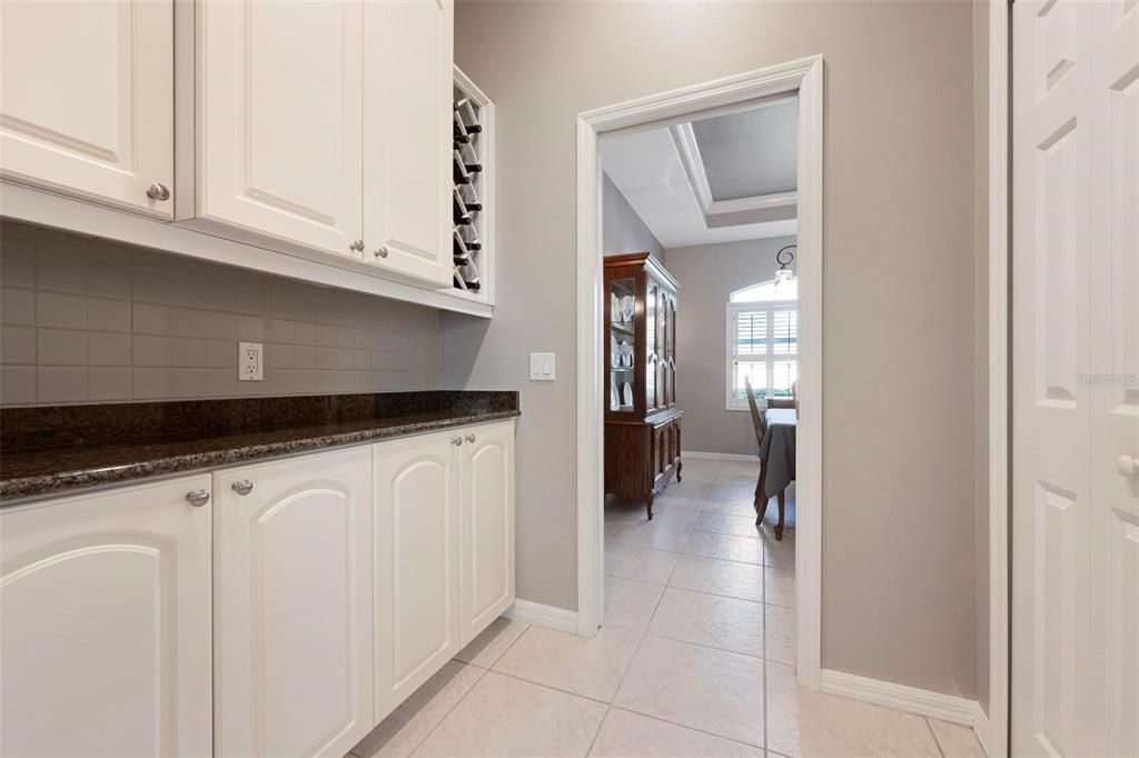 En Venta: $784,900 (4 camas, 3 baños, 2822 Pies cuadrados)