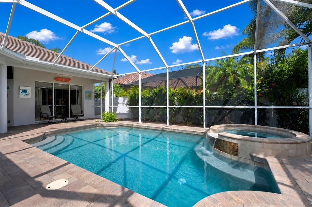 En Venta: $784,900 (4 camas, 3 baños, 2822 Pies cuadrados)