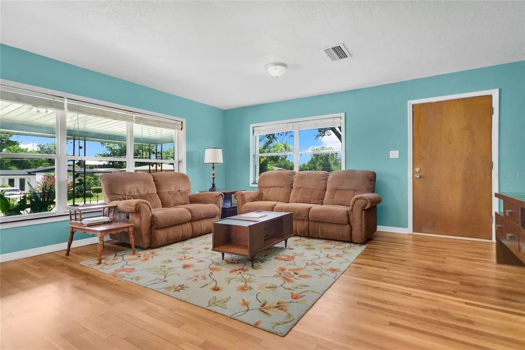 На продажу: $415,000 (2 спален, 2 ванн, 1750 Квадратных фут)