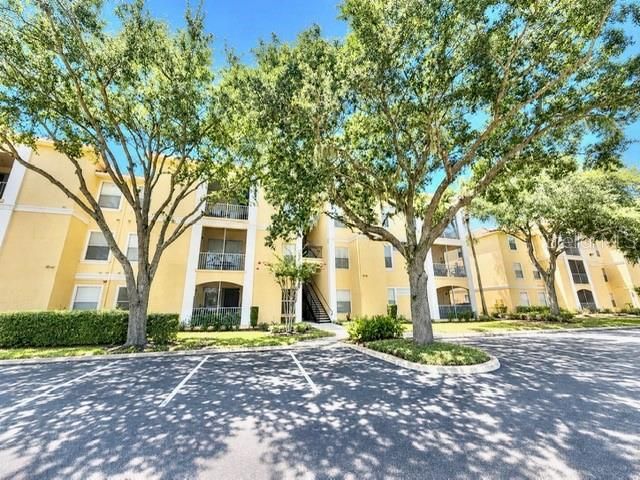 For Rent: $1,950 (2 beds, 2 baths, 1111 Square Feet)