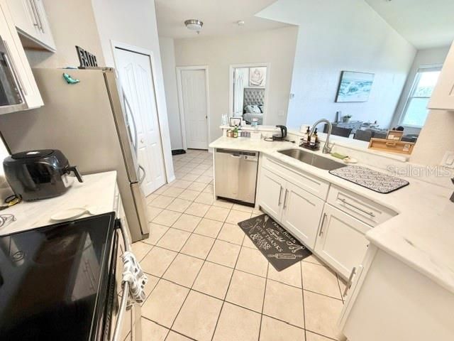 For Rent: $1,950 (2 beds, 2 baths, 1111 Square Feet)