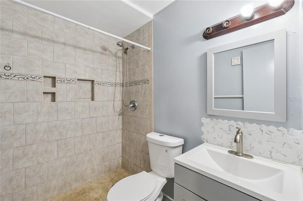 На продажу: $219,900 (3 спален, 2 ванн, 992 Квадратных фут)