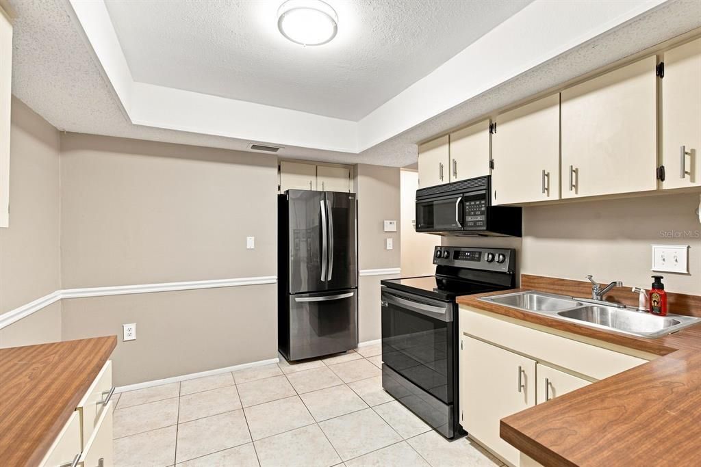 Active With Contract: $195,000 (2 beds, 2 baths, 1060 Square Feet)