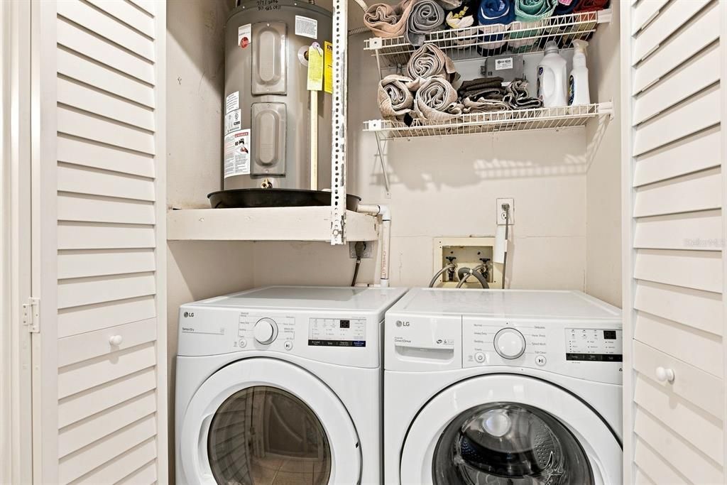 Active With Contract: $195,000 (2 beds, 2 baths, 1060 Square Feet)