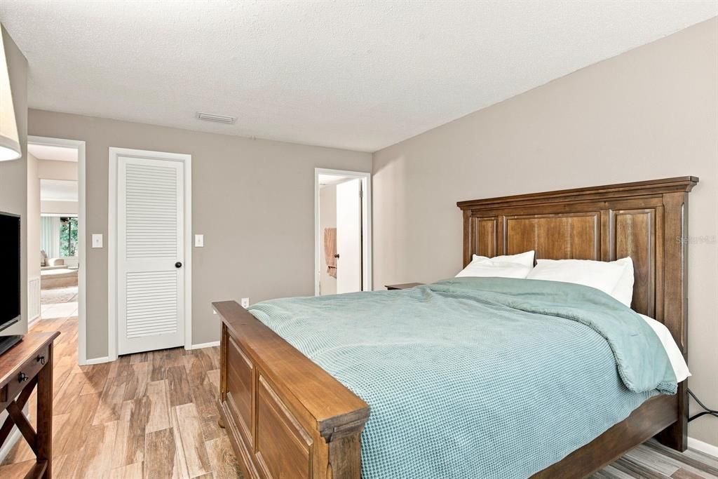 Active With Contract: $195,000 (2 beds, 2 baths, 1060 Square Feet)
