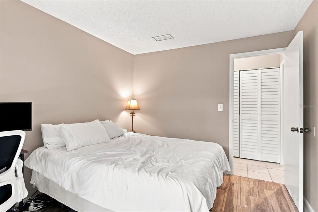 Active With Contract: $195,000 (2 beds, 2 baths, 1060 Square Feet)