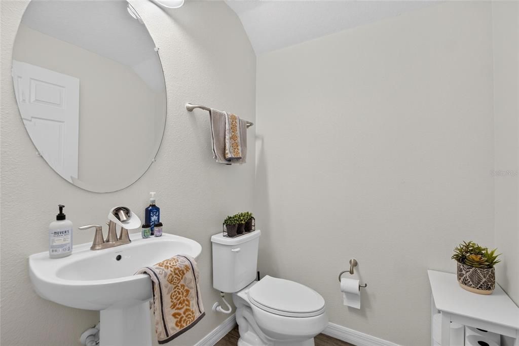 For Sale: $350,000 (3 beds, 2 baths, 1748 Square Feet)