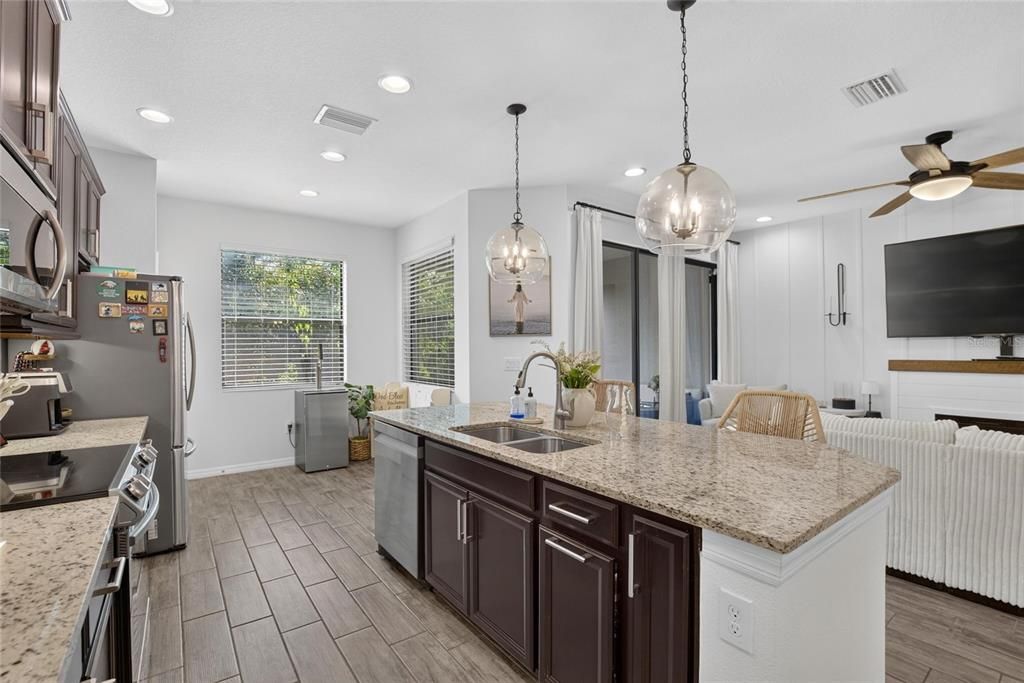 For Sale: $350,000 (3 beds, 2 baths, 1748 Square Feet)