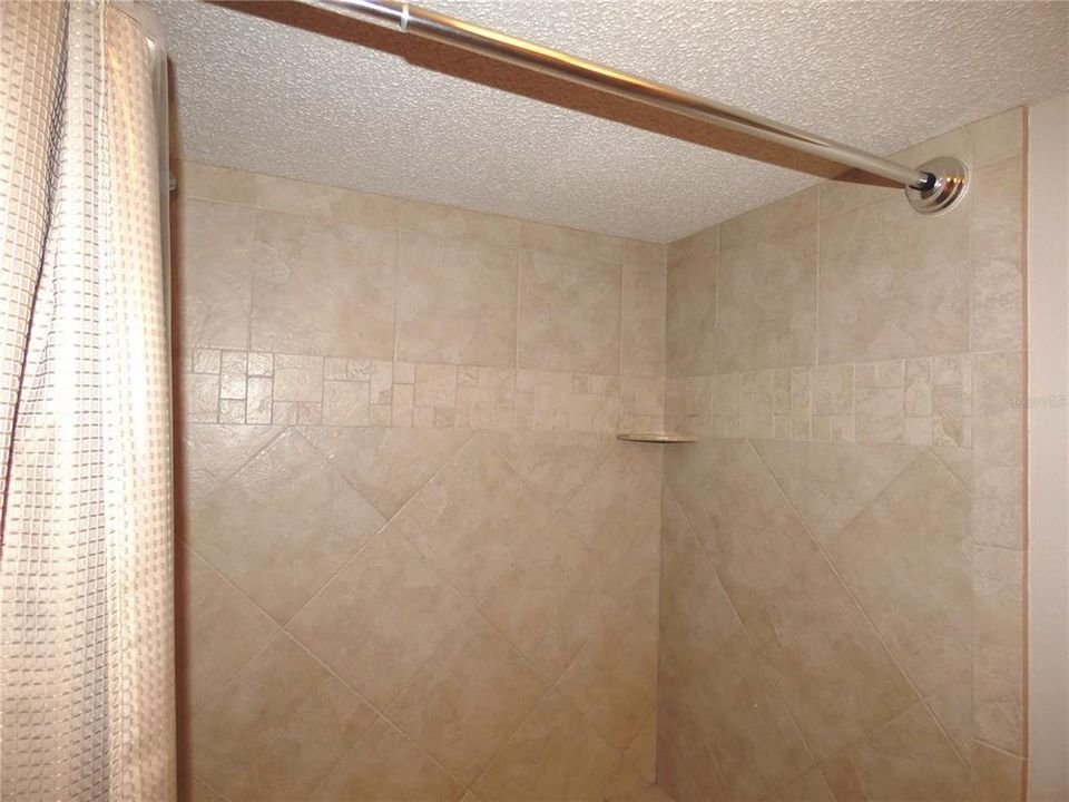 En Venta: $375,000 (3 camas, 3 baños, 1933 Pies cuadrados)