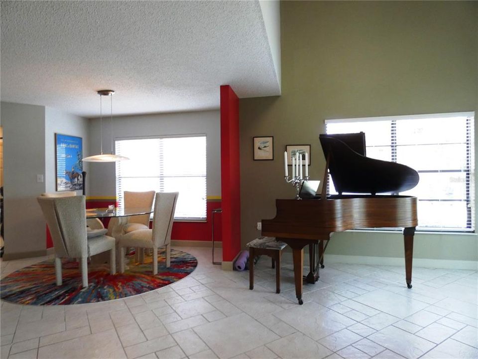 En Venta: $375,000 (3 camas, 3 baños, 1933 Pies cuadrados)
