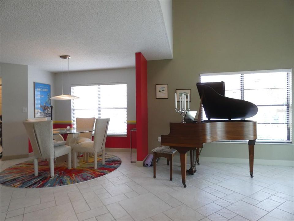 En Venta: $375,000 (3 camas, 3 baños, 1933 Pies cuadrados)