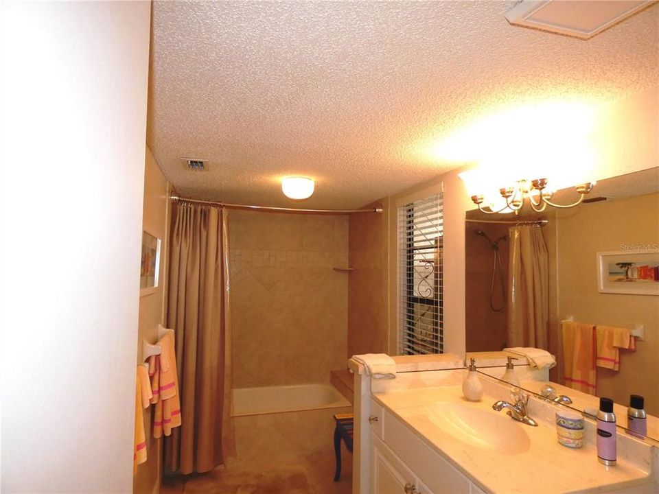 En Venta: $375,000 (3 camas, 3 baños, 1933 Pies cuadrados)