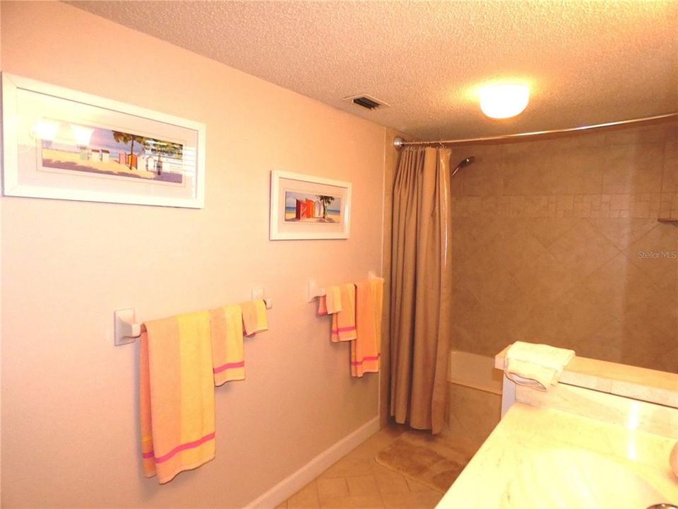 En Venta: $375,000 (3 camas, 3 baños, 1933 Pies cuadrados)