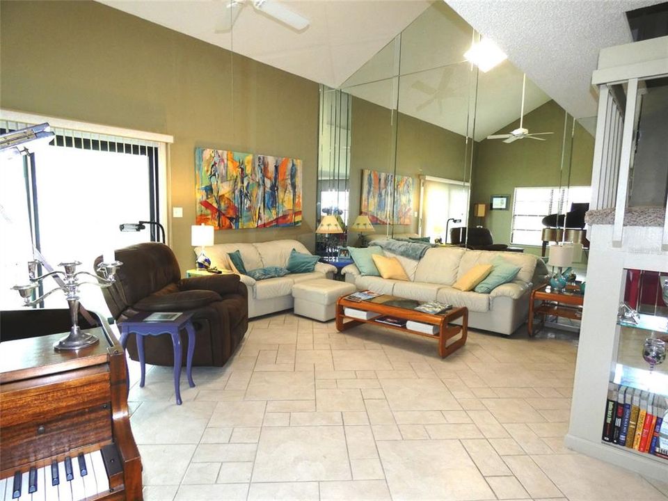 En Venta: $375,000 (3 camas, 3 baños, 1933 Pies cuadrados)