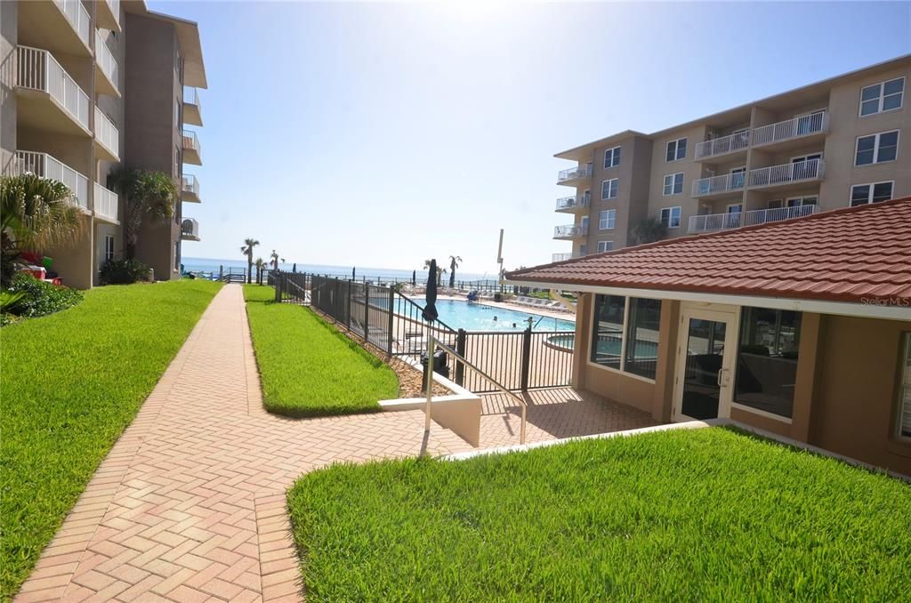 : $455,000 (2 beds, 2 baths, 966 Square Feet)