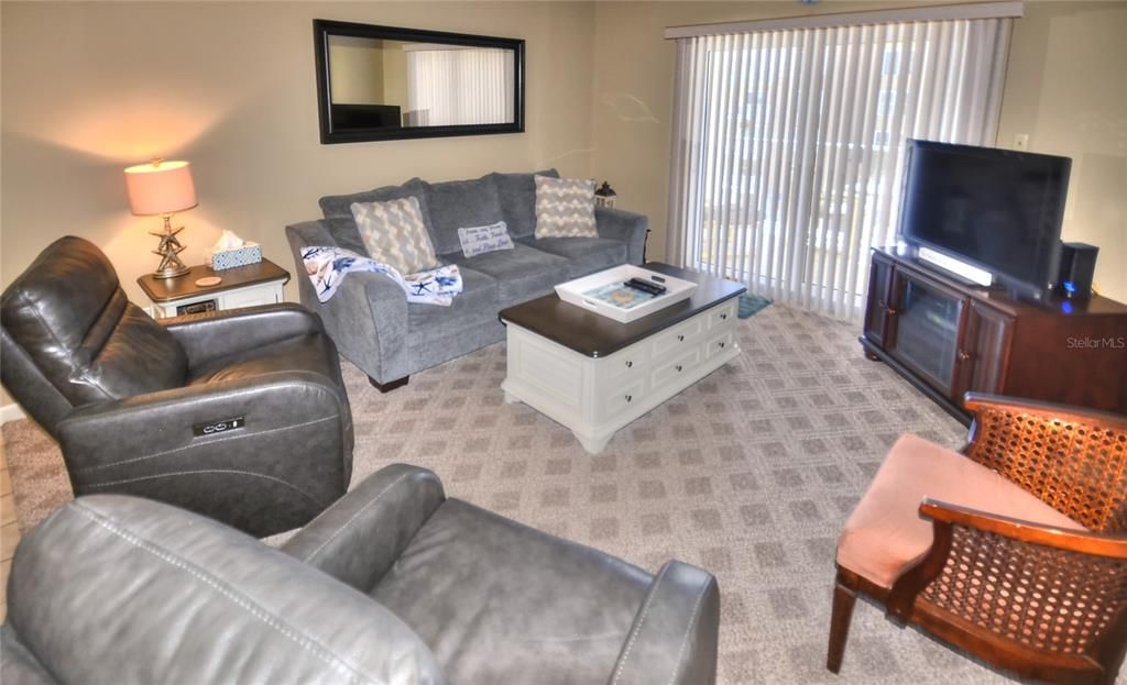 : $455,000 (2 beds, 2 baths, 966 Square Feet)