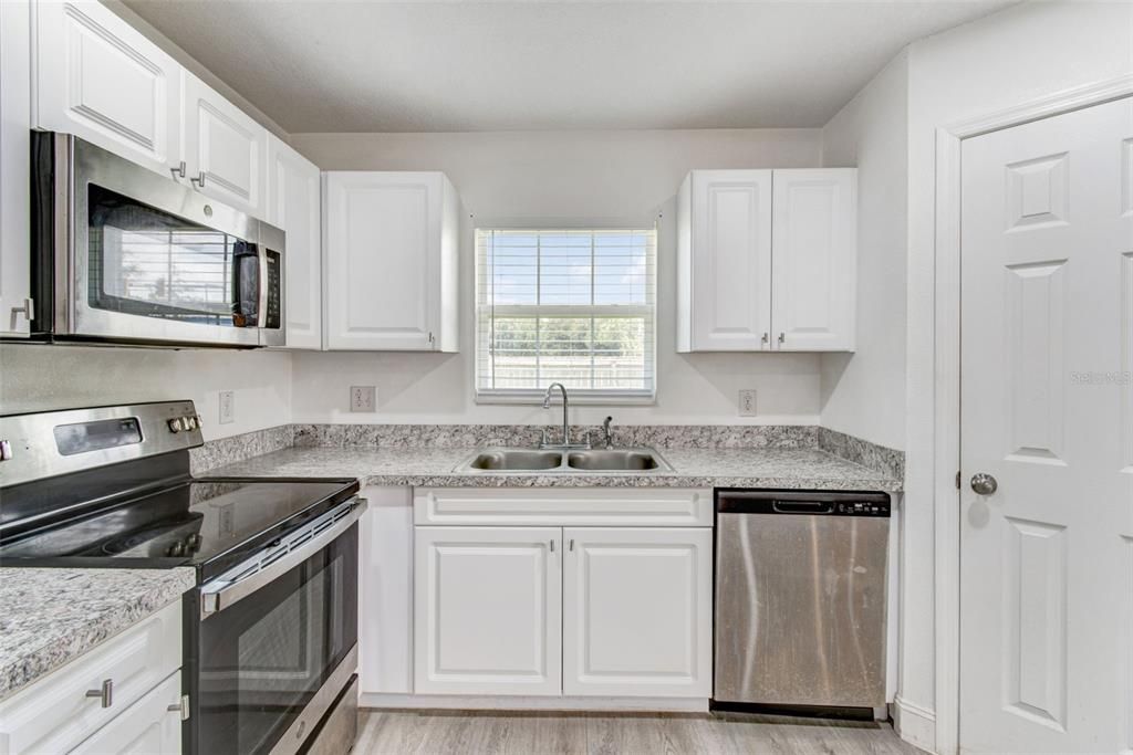 For Rent: $2,650 (3 beds, 2 baths, 1395 Square Feet)