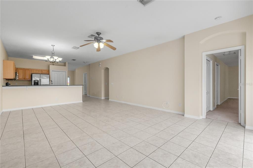 En Venta: $394,740 (4 camas, 3 baños, 2195 Pies cuadrados)