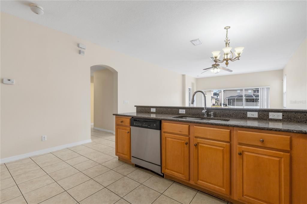 En Venta: $394,740 (4 camas, 3 baños, 2195 Pies cuadrados)