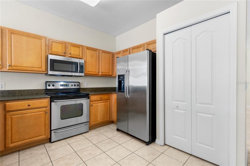 En Venta: $394,740 (4 camas, 3 baños, 2195 Pies cuadrados)