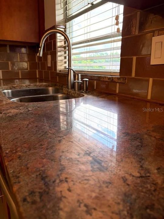 En Venta: $409,900 (3 camas, 2 baños, 1201 Pies cuadrados)
