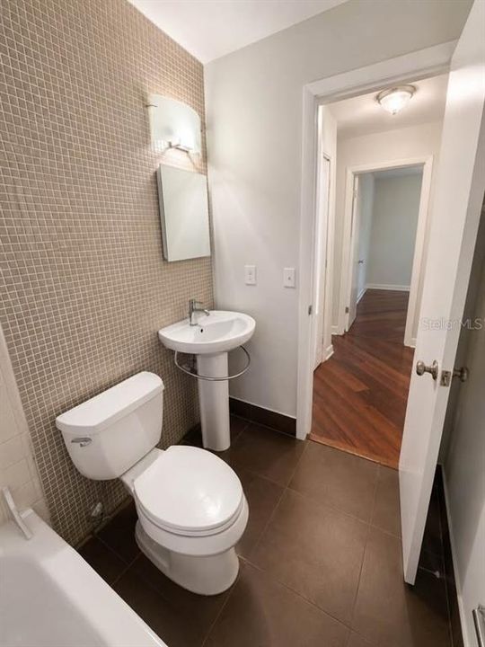 En Venta: $409,900 (3 camas, 2 baños, 1201 Pies cuadrados)