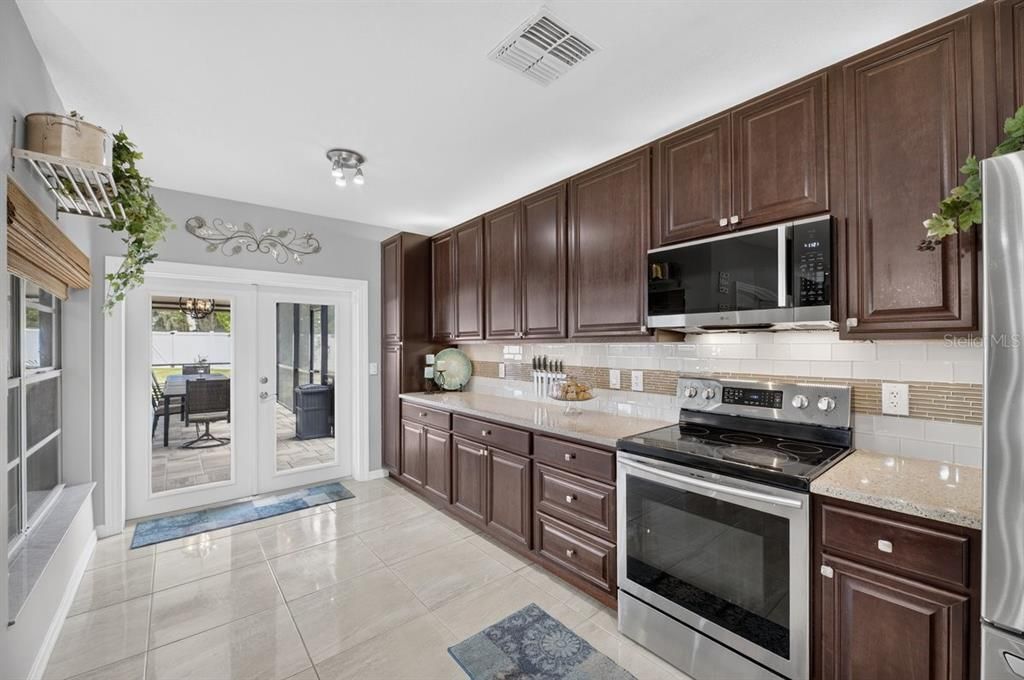 Activo con contrato: $430,000 (3 camas, 2 baños, 1715 Pies cuadrados)