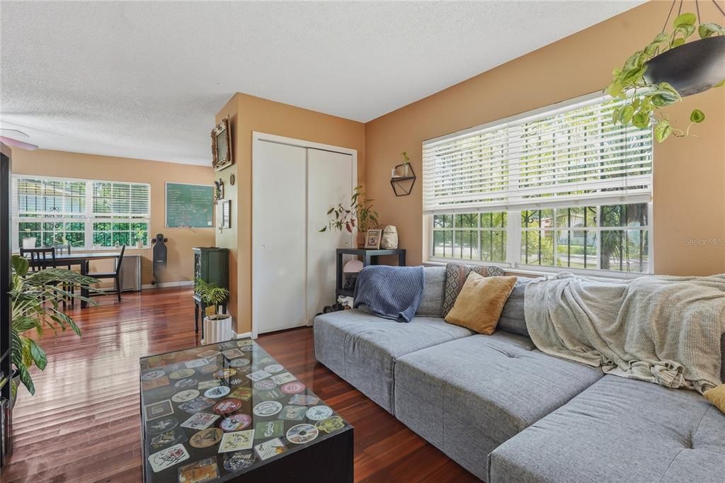 En Venta: $349,900 (2 camas, 2 baños, 1288 Pies cuadrados)