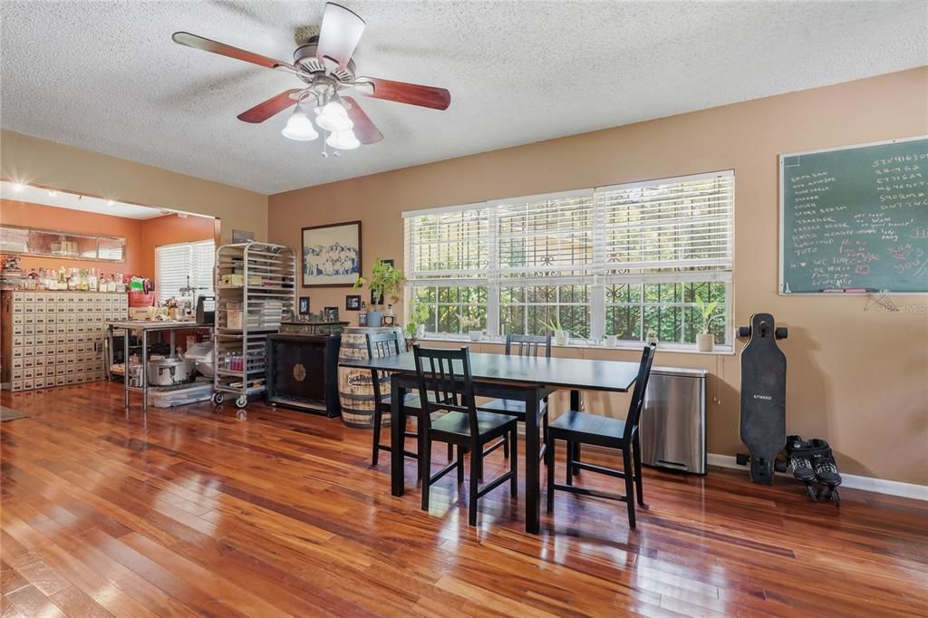 En Venta: $349,900 (2 camas, 2 baños, 1288 Pies cuadrados)