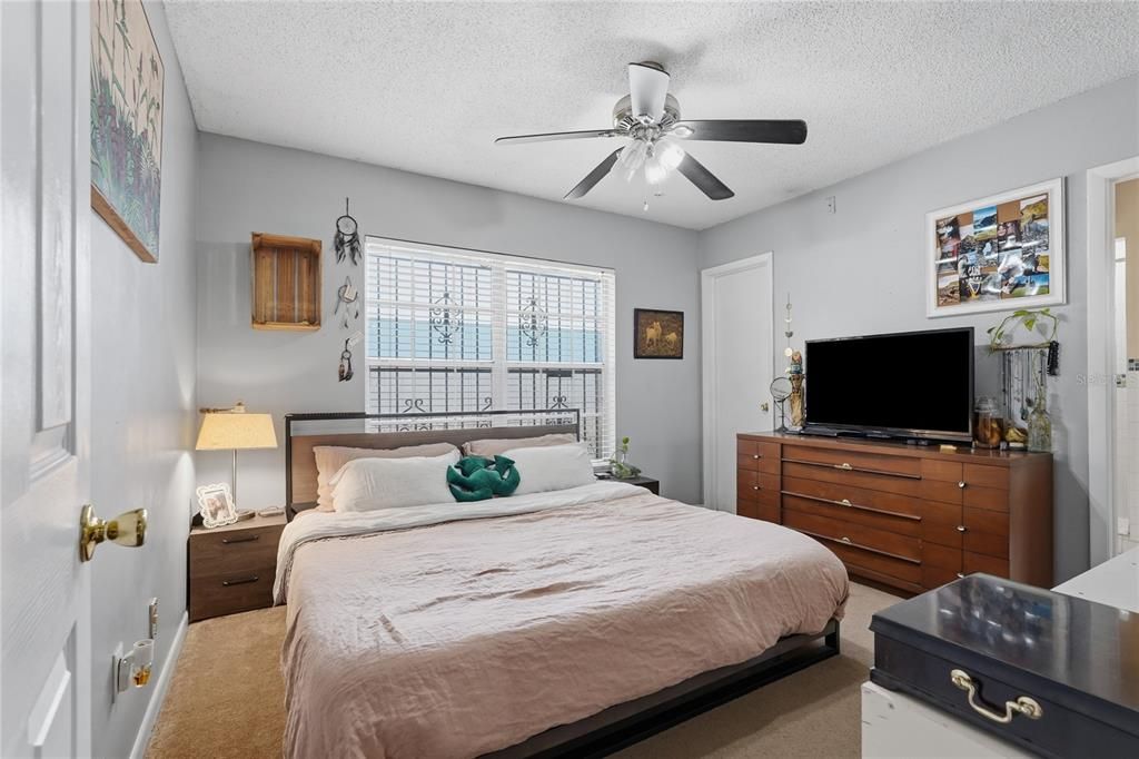 En Venta: $349,900 (2 camas, 2 baños, 1288 Pies cuadrados)