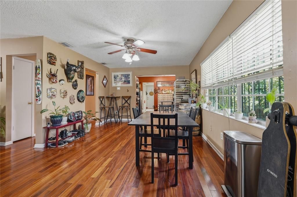 En Venta: $349,900 (2 camas, 2 baños, 1288 Pies cuadrados)