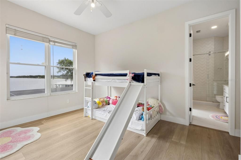 En Venta: $2,499,999 (5 camas, 4 baños, 4532.5 Pies cuadrados)