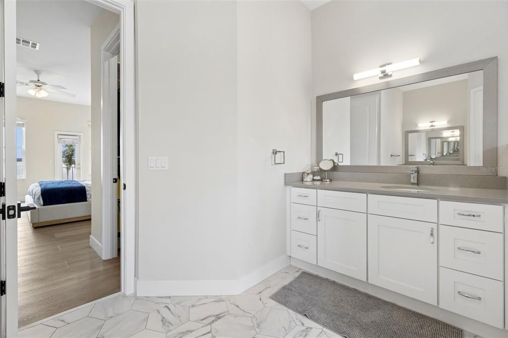En Venta: $2,499,999 (5 camas, 4 baños, 4532.5 Pies cuadrados)