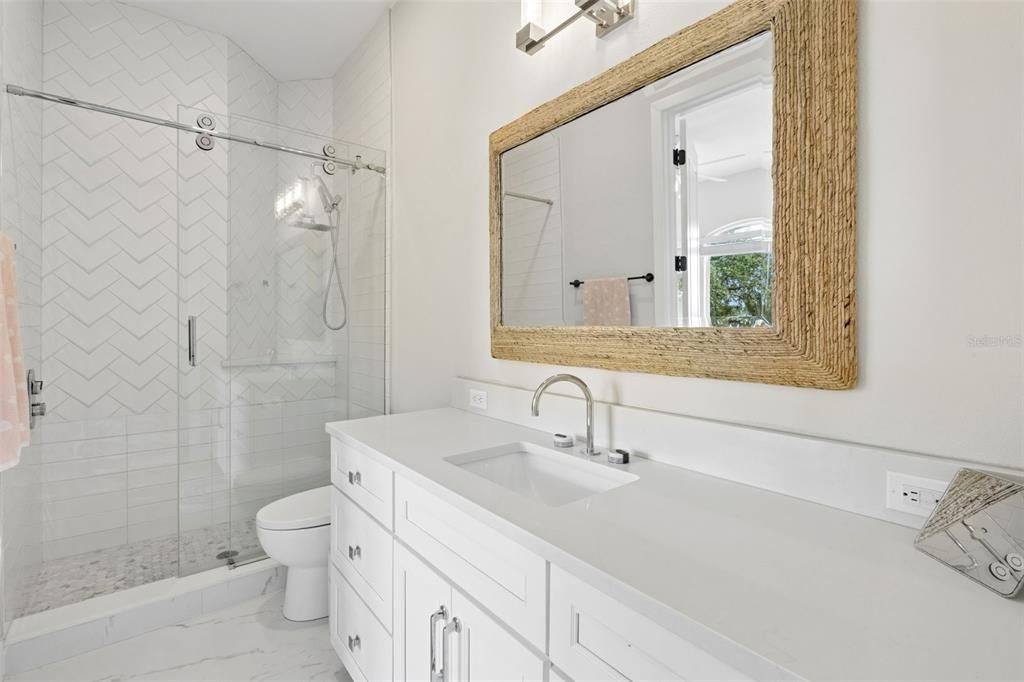 En Venta: $2,499,999 (5 camas, 4 baños, 4532.5 Pies cuadrados)