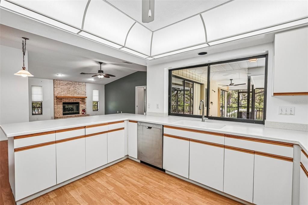 На продажу: $625,000 (3 спален, 2 ванн, 2300 Квадратных фут)