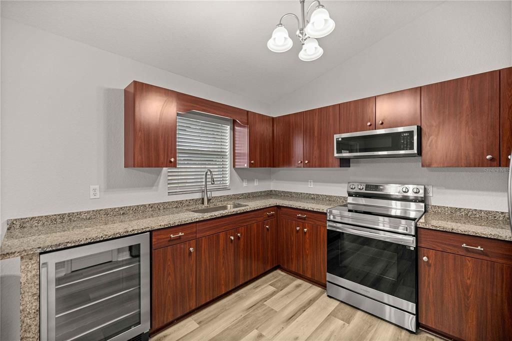 На продажу: $257,000 (3 спален, 2 ванн, 1331 Квадратных фут)