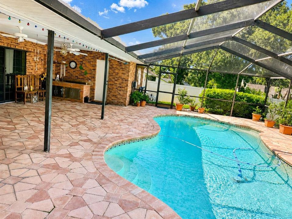 En Venta: $549,500 (4 camas, 3 baños, 2571 Pies cuadrados)