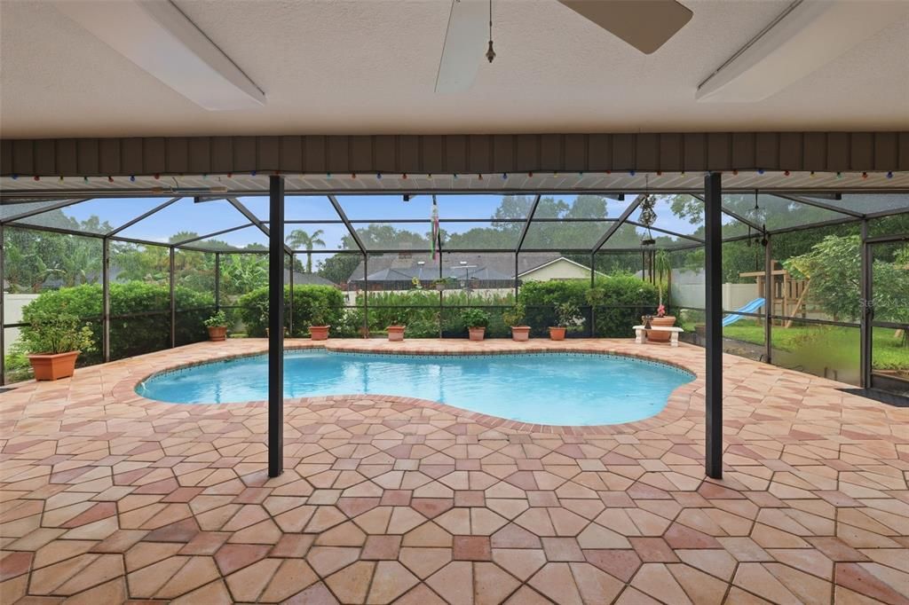 En Venta: $549,500 (4 camas, 3 baños, 2571 Pies cuadrados)