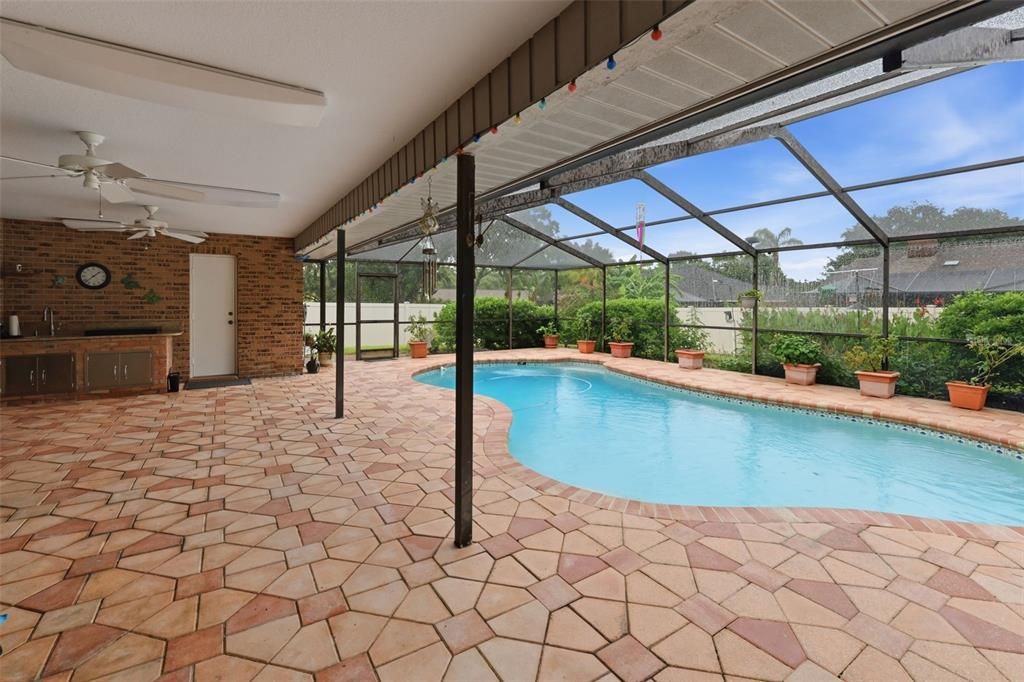En Venta: $549,500 (4 camas, 3 baños, 2571 Pies cuadrados)