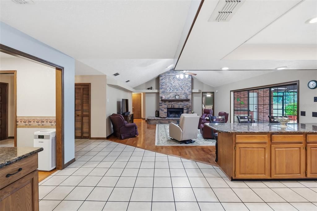 En Venta: $549,500 (4 camas, 3 baños, 2571 Pies cuadrados)