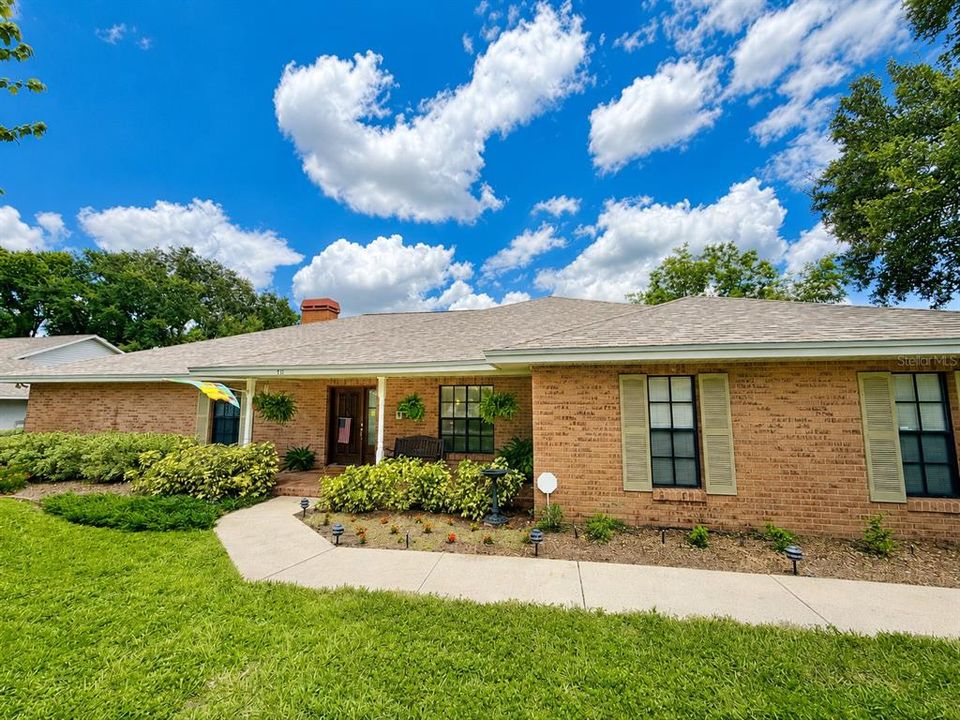 En Venta: $549,500 (4 camas, 3 baños, 2571 Pies cuadrados)