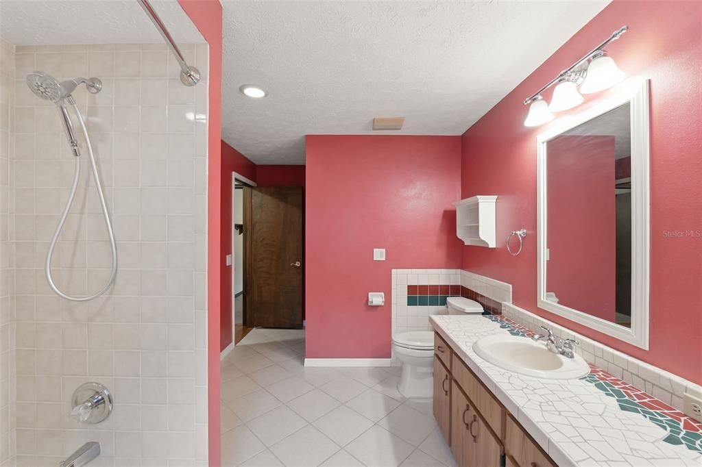 En Venta: $549,500 (4 camas, 3 baños, 2571 Pies cuadrados)