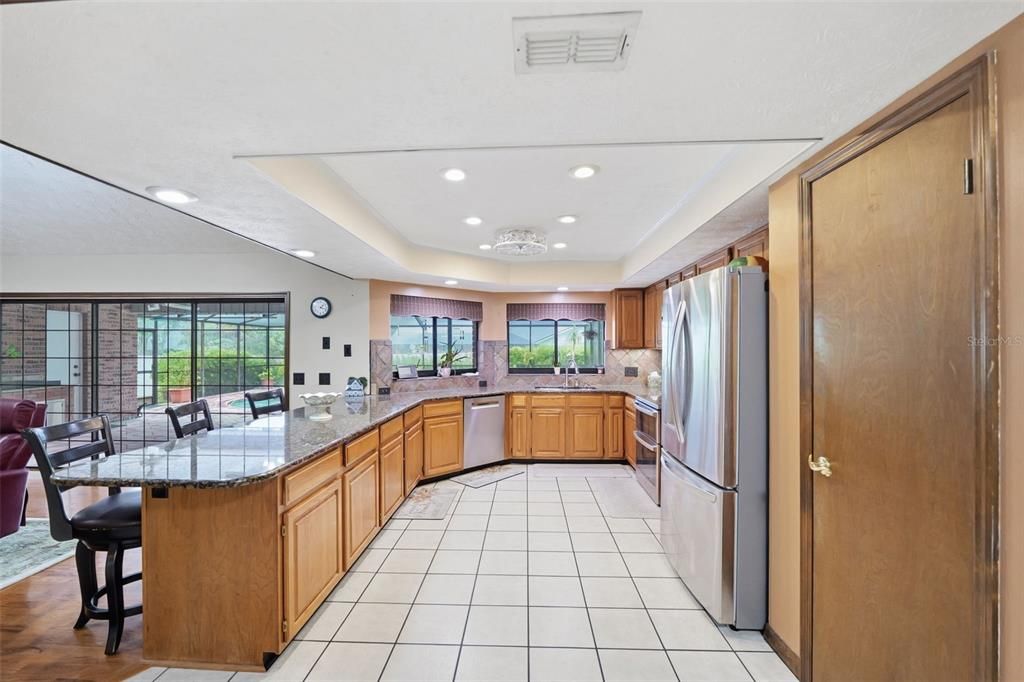 En Venta: $549,500 (4 camas, 3 baños, 2571 Pies cuadrados)