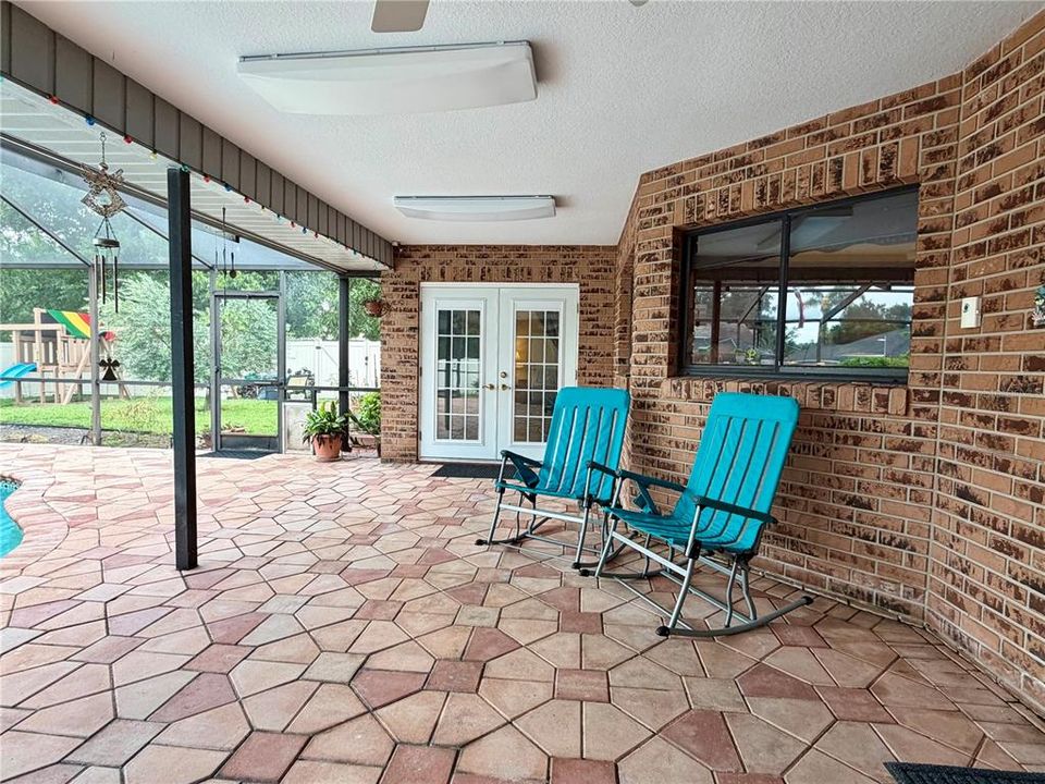En Venta: $549,500 (4 camas, 3 baños, 2571 Pies cuadrados)