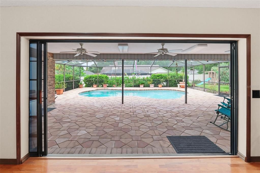 En Venta: $549,500 (4 camas, 3 baños, 2571 Pies cuadrados)
