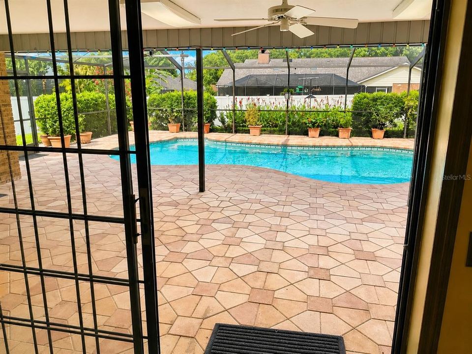 En Venta: $549,500 (4 camas, 3 baños, 2571 Pies cuadrados)