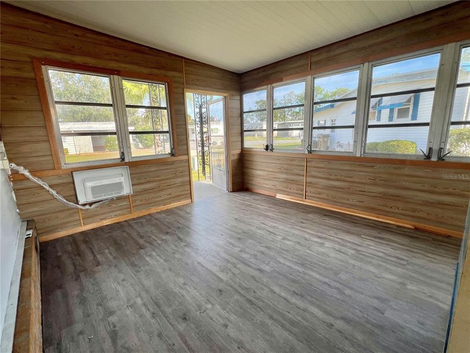 For Sale: $119,000 (2 beds, 2 baths, 1320 Square Feet)