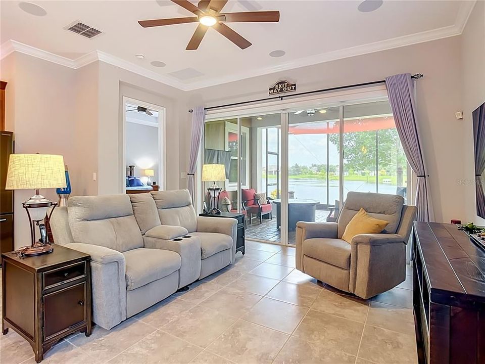 For Sale: $330,000 (2 beds, 2 baths, 1464 Square Feet)